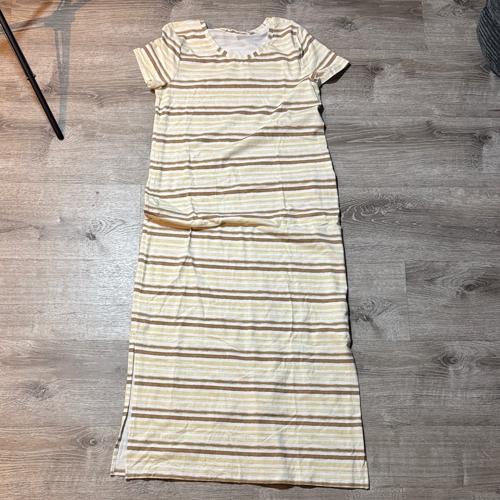 Isaac Mizrahi Cream and Tan Striped Top